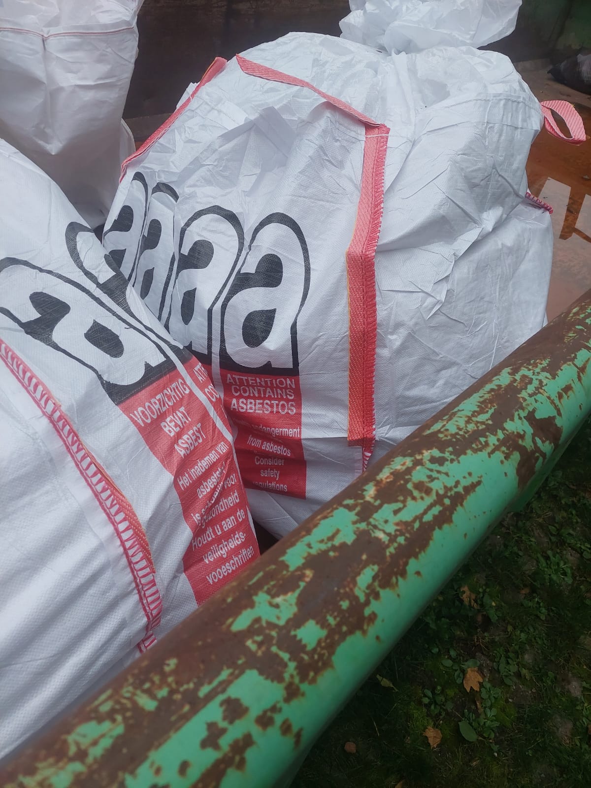 Hinweisfoto Asbest / Schadstoff